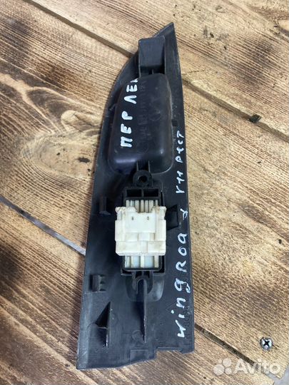 Кнопка стеклоподъемника передняя левая Nissan