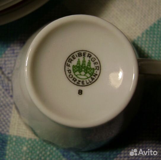 Кофейный сервиз и столовые приборы для десерта