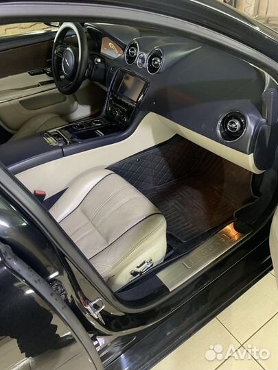 Кожаный салон, полностью. Ягуар 2010 год