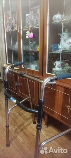 Ходунки для взрослых шагающие