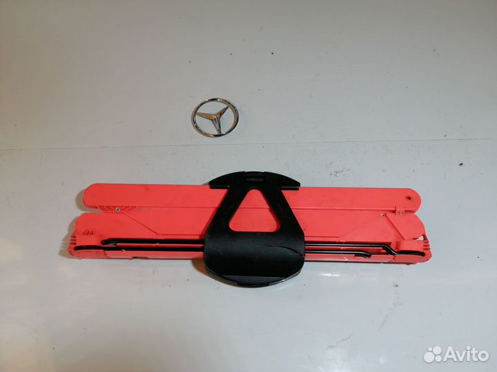 Знак аварийной остановки Mercedes C E CLS