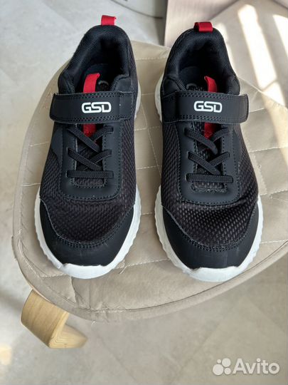 Кроссовки на мальчика