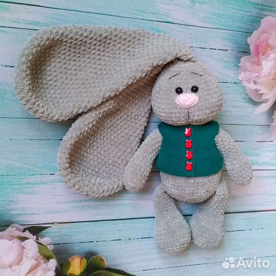 Вязаная игрушка Зайчик