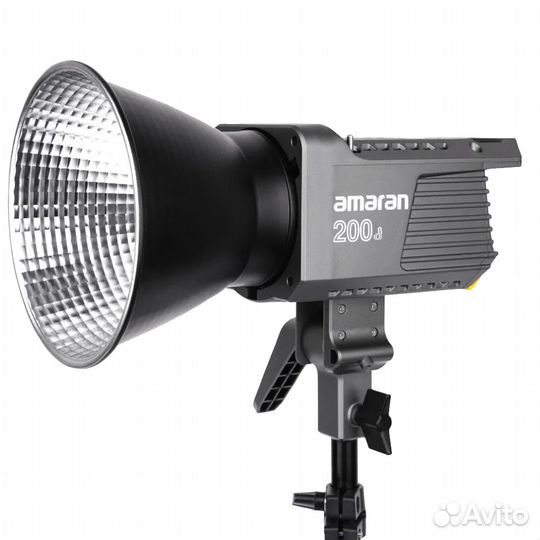 Светодиодный осветитель Aputure Amaran 200D