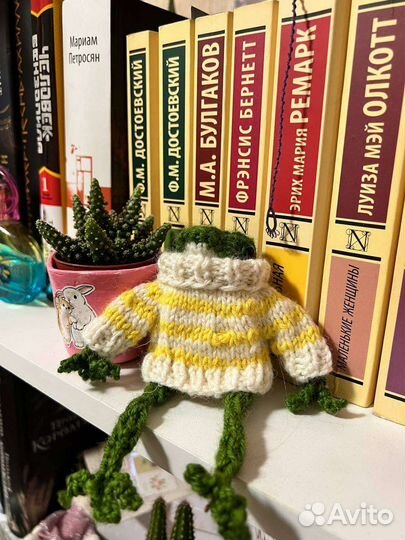 Вязаная лягушка ручной работы