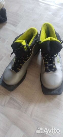 Продам лыжные ботинки