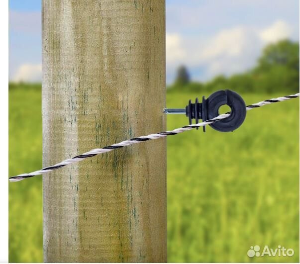 Изолятор для электропастуха с саморезом по дереву
