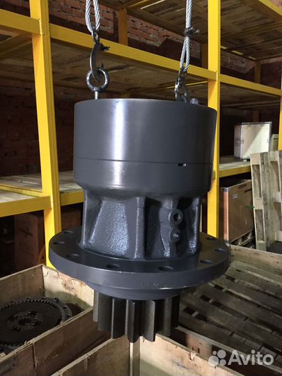 Редуктор поворота JCB220