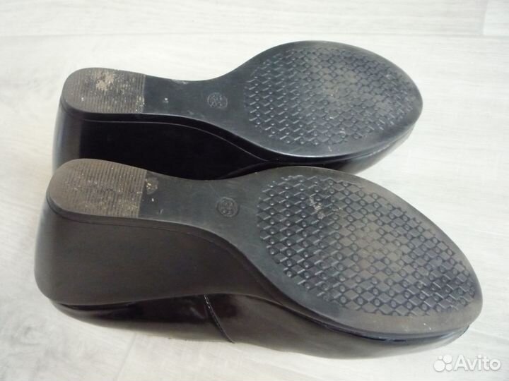 Туфли платформа выходные натуральная кожа-лак 38р