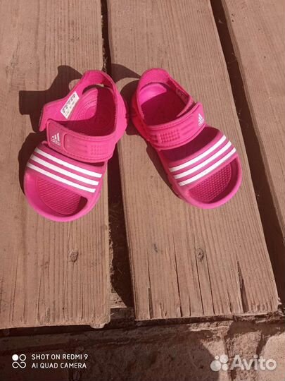 Продам детскую обувь