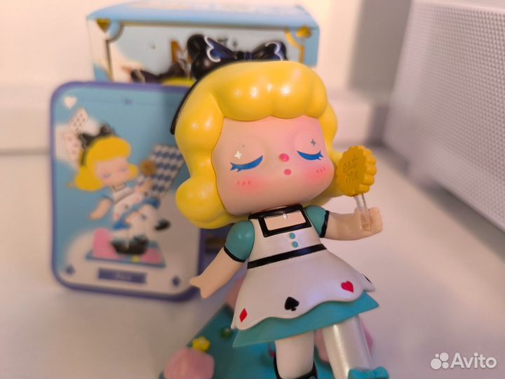 Алиса в стране чудес фигурка