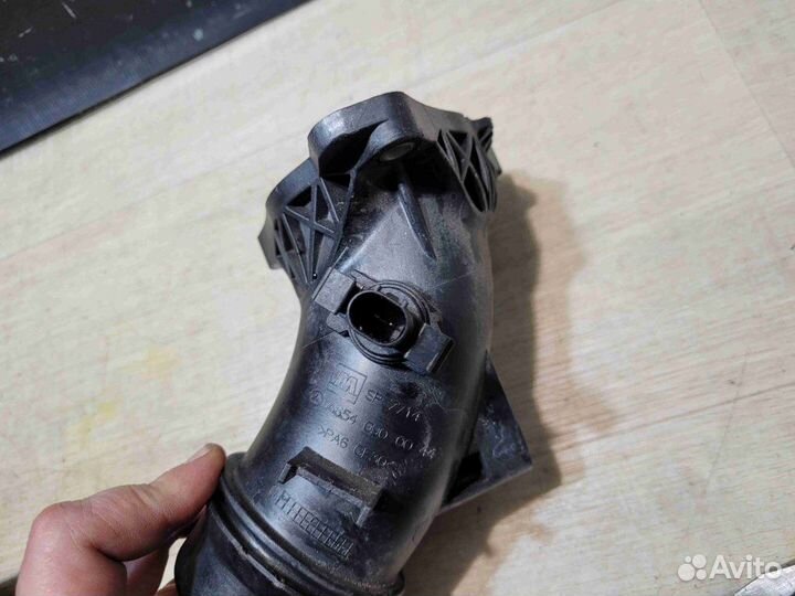 Фланец (тройник) системы охлаждения Mercedes-Benz