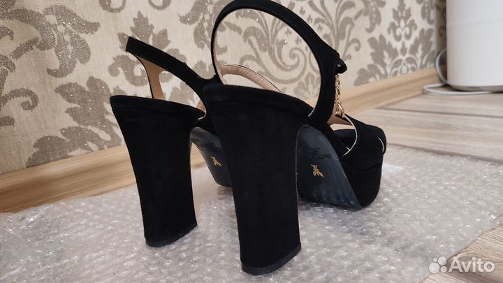 Черные женские босоножки Patrizia Pepe