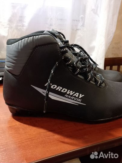 Лыжные ботинки