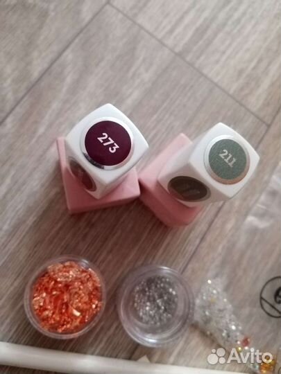 Гель лак, стразы, поталь