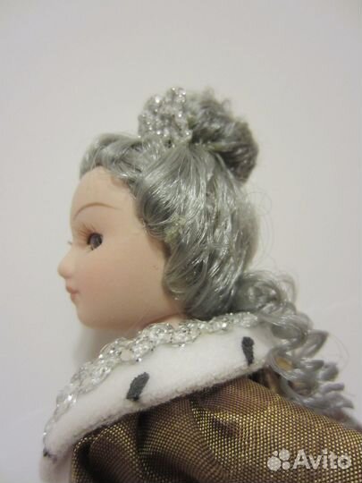 Фарфоровая кукла в образе Екатерины II. деагостини