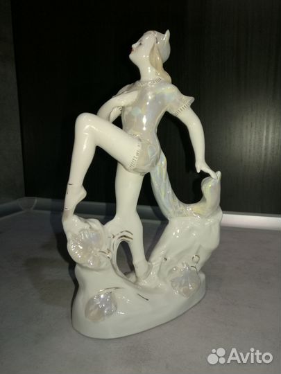 Фарфоровые статуэтки 