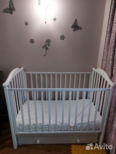 Детская кровать с маятником