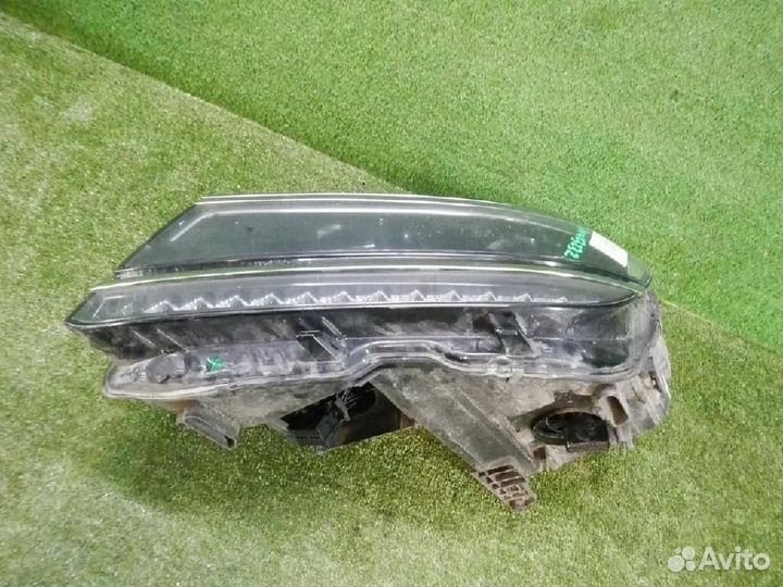 Фара левая Volkswagen Tiguan