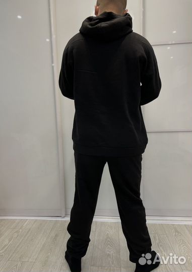 Мужской спортивный костюм