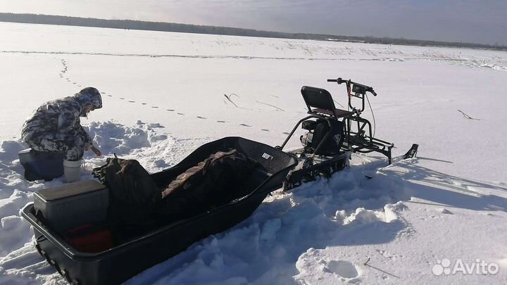 Продается мотобуксировщик,лыжный модуль и сани