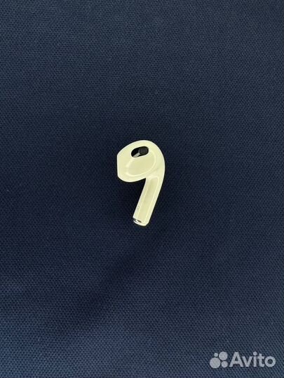 Правый наушник AirPods 3