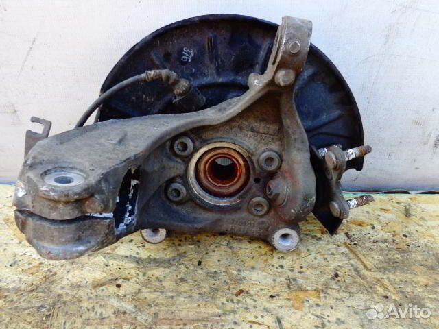 Кулак поворотный правый Volkswagen Passat B6