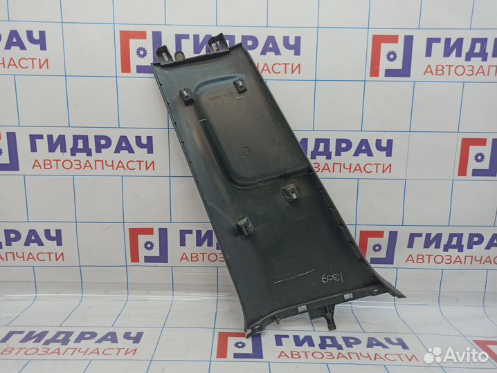 Обшивка стойки средней правой нижняя Volkswagen Je