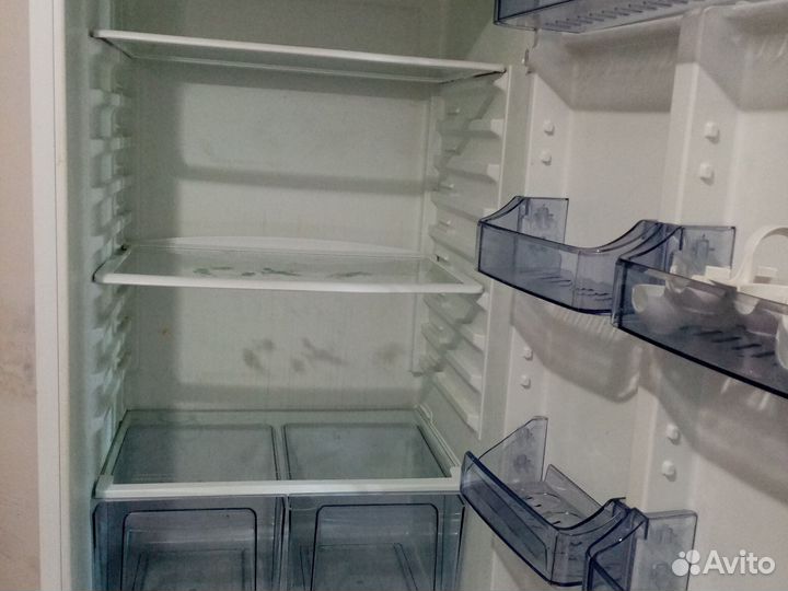 Холодильник vestel