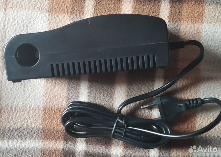 Адаптер электрического питания mobicool Y 50 AC/DC