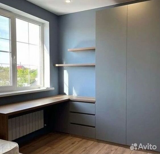 Шкаф с рабочей зоной вдоль окна SHR-7356