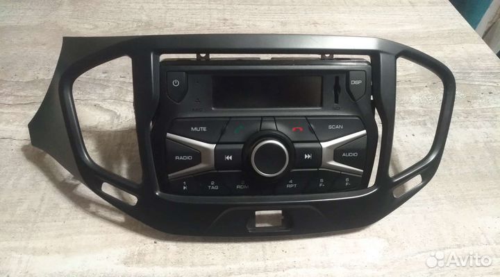 Штатная кнопочная магнитола LADA Vesta