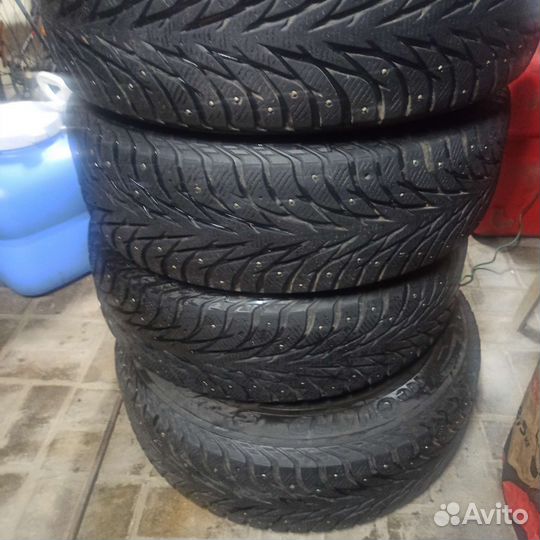Yokohama IceGuard Stud IG65 215/65 R16 102