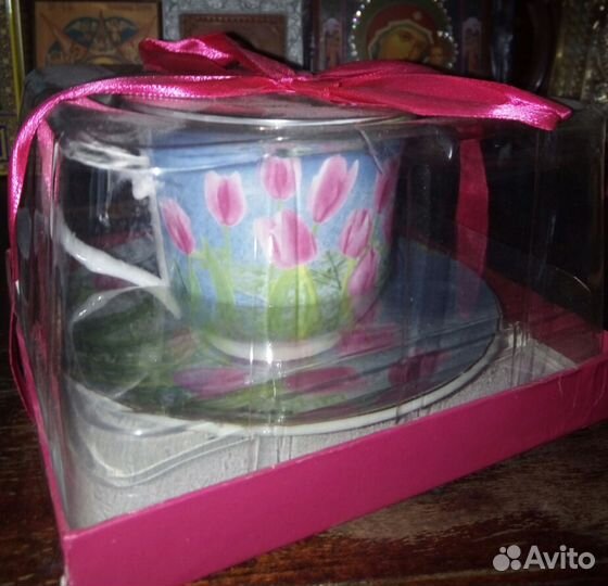 Чашки с блюдцами