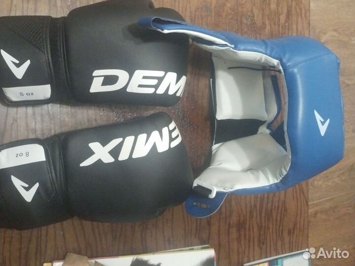 Перчатки и шлем для бокса