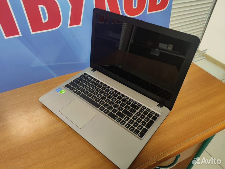 Ноутбук Asus / Core i3 / geforce 920m