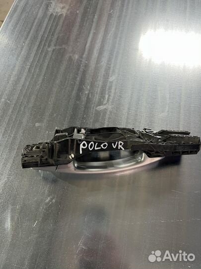 Ручка двери правая vw polo седан с основанием