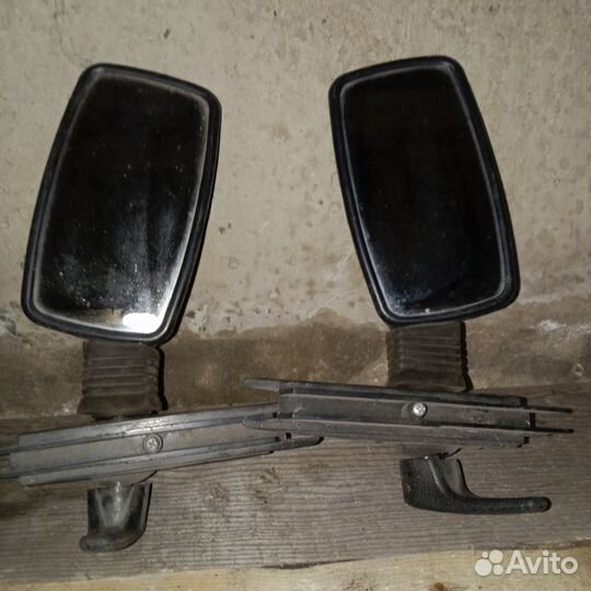 Зеркало заднего вида