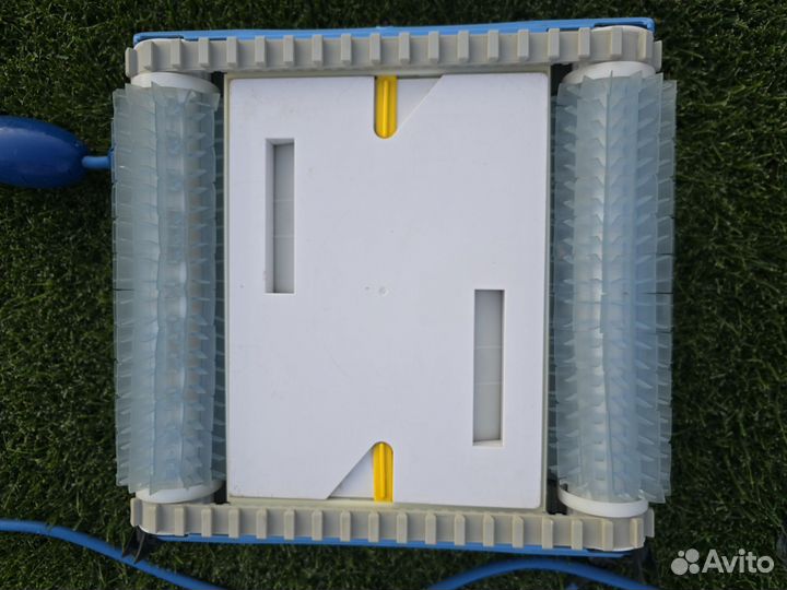 Робот пылесос для бассейна dolphin galaxy