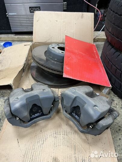 Суппорта передние и тормозные диски на bmw g30