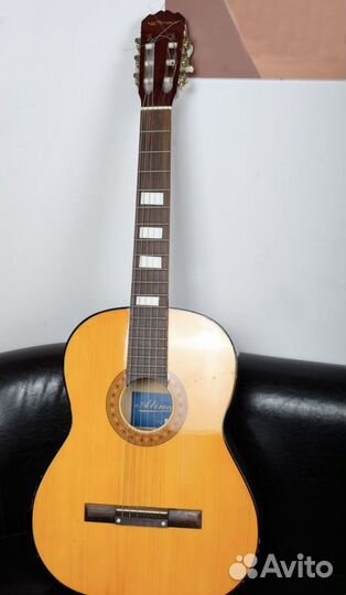 Продам классическую гитару
