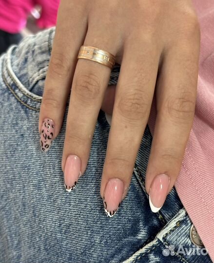 Модель на маникюр