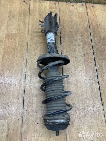 Стойка подвески передняя правая Opel Corsa D