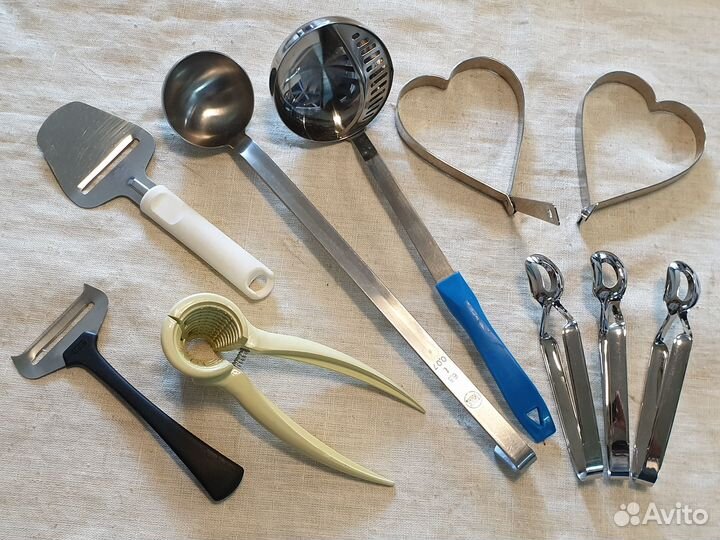 Половник, сырорезка, форма для яичницы, открывашка