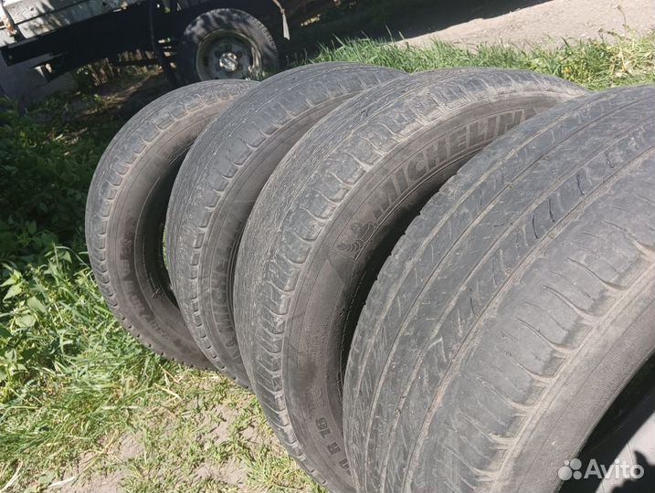 Michelin Latitude Tour HP 235/60 R16