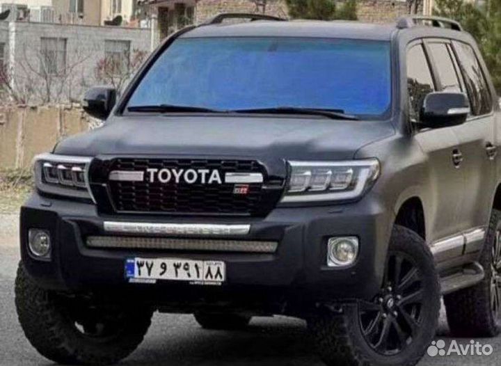 Решетка радиатора Land Cruiser 200 07-15 GR LED