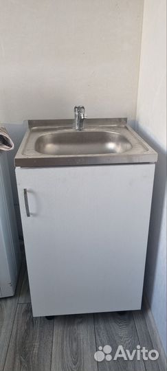 Кухонная мойка с тумбой