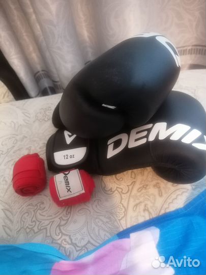 Боксерские перчатки Demix 12 oz