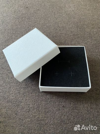 Подарочная коробка белая