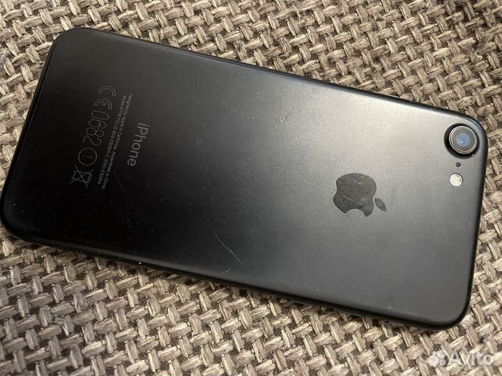 Телефон iPhone 7